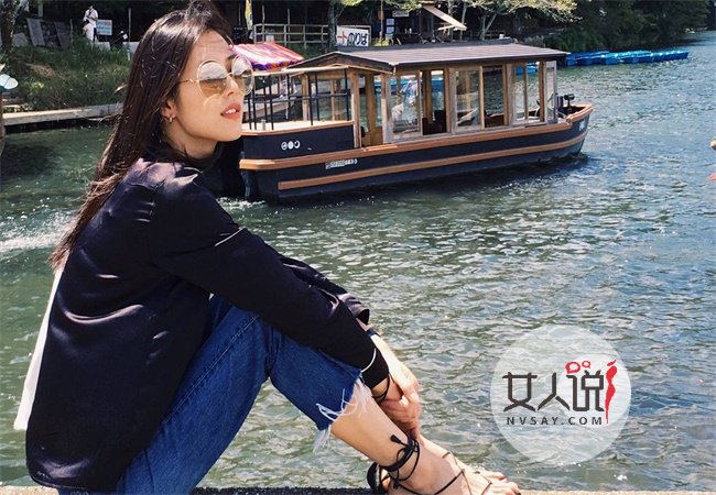 刘雯丸子头清爽减龄 现身机场毫无偶像包袱