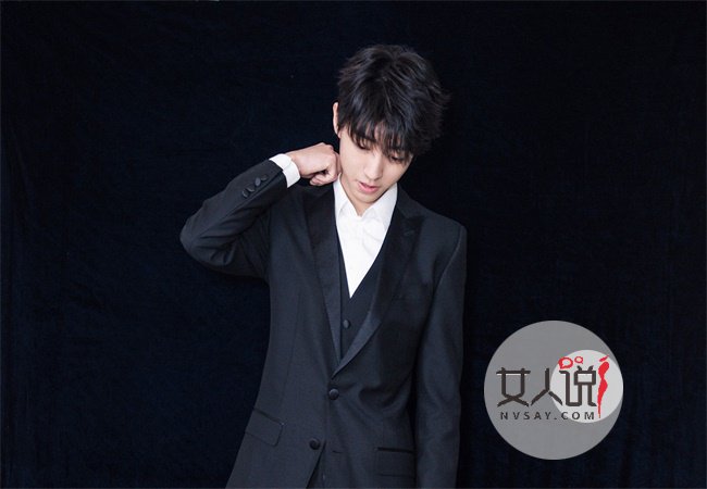 王俊凯班主任在你就眨眨眼 一本正经自己都感到心虚