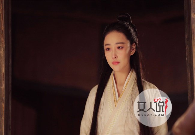 张馨予挑选婴儿床 小腹微隆疑似喜事将近