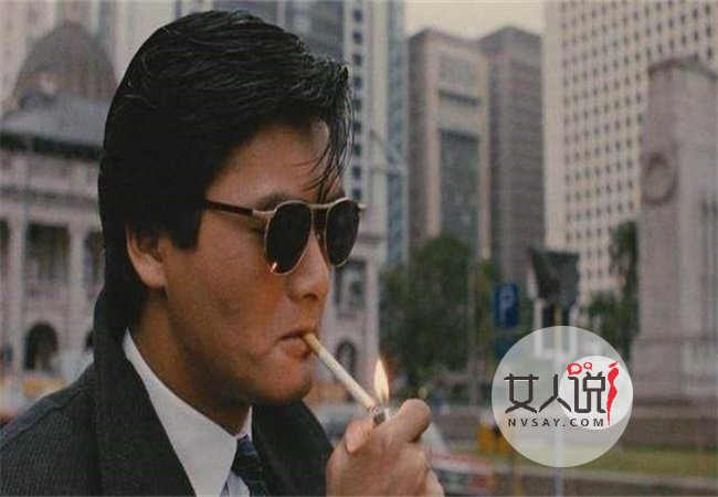 周润发夫妇搭地铁 粉丝近距离接触幸福到晕厥