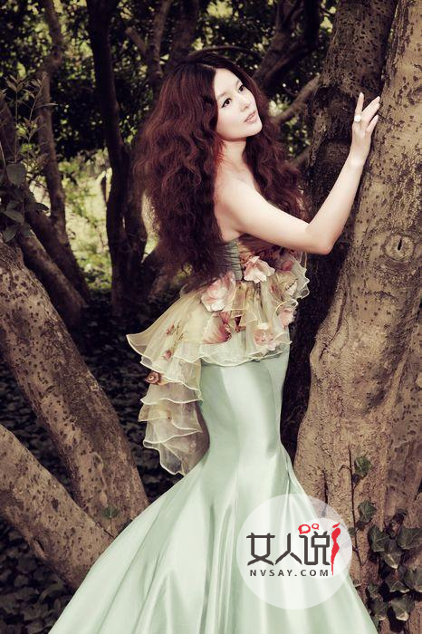 曾被央视曝光的于文红,如今频频亮相国际秀场