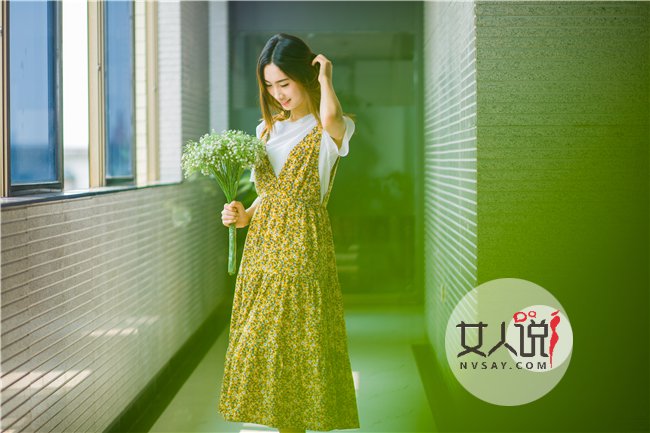 火车厢里 他双手伸进我的衣服强势的揉捏