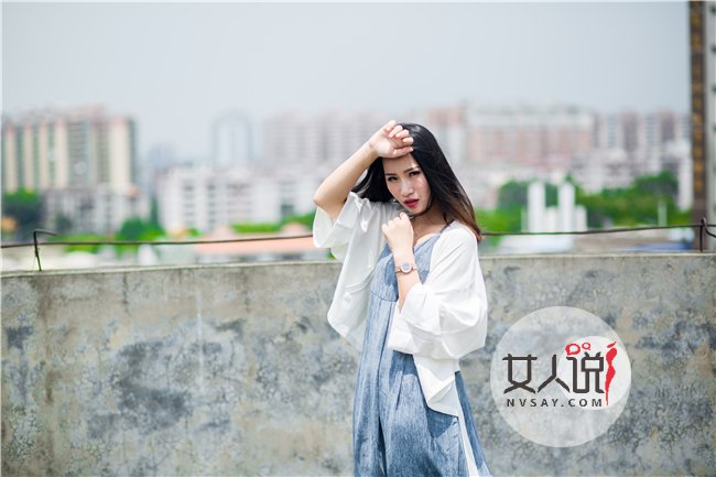 浪荡小嫂子 深夜穿情趣内衣对我万般挑逗