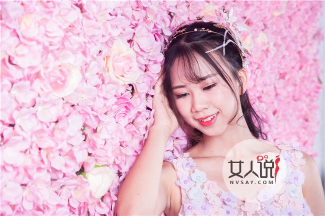 浪荡小嫂子 深夜穿情趣内衣对我万般挑逗