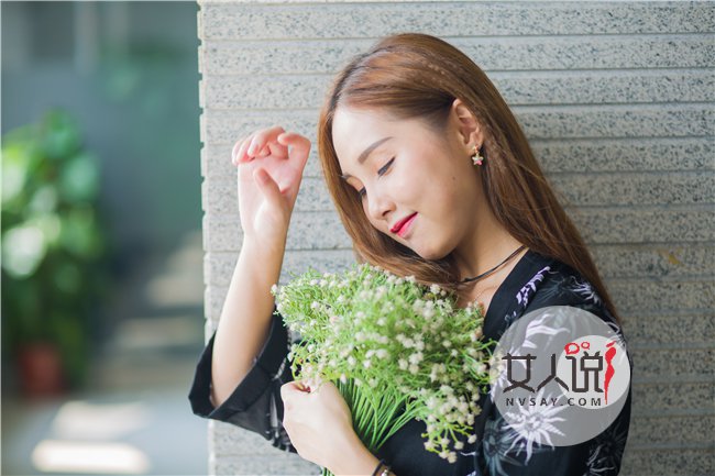 爸爸的远方亲戚 让我不自主的走进了你的房间