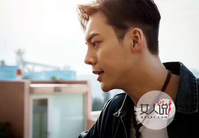 陈伟霆参加婚礼 全家福合照首次曝光颜值爆表