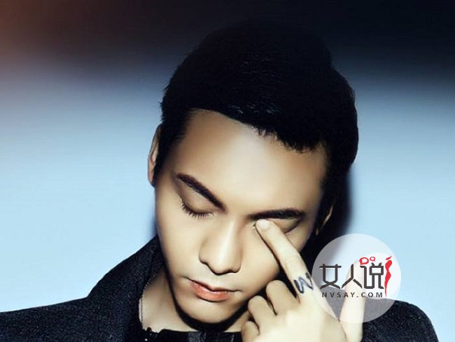 陈伟霆参加婚礼 全家福合照首次曝光颜值爆表