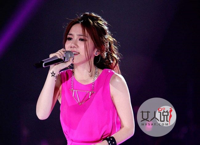 邓紫棋出道十周年 微博发文曝自己十年来所受不公