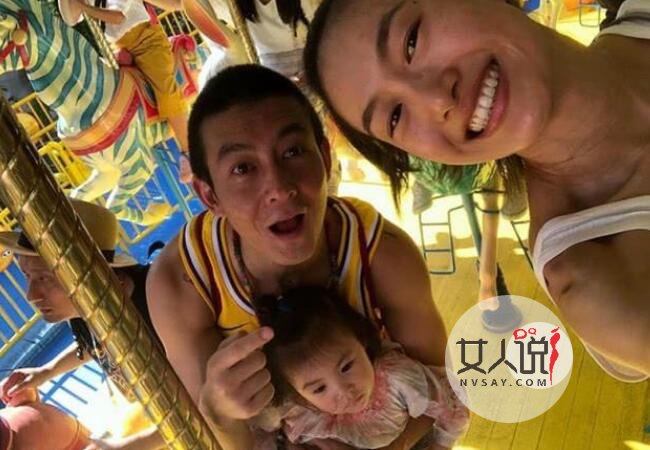 秦舒培晒全家福 陈冠希笑得满脸皱纹溢满幸福