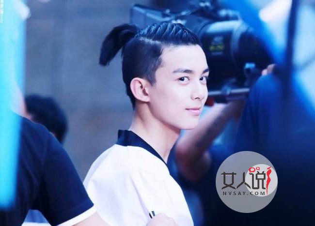 吴磊会照顾人 从小透露出来的绅士风度