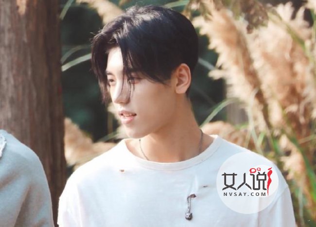 王子异带项链方式 项链穿过衣服洞惊到网友