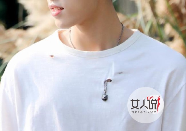 王子异带项链方式 项链穿过衣服洞惊到网友