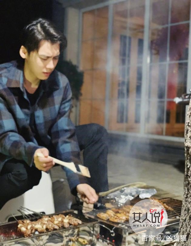 李易峰街边烧烤?甘当烧烤师傅