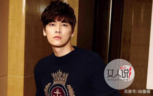 李易峰街边烧烤?甘当烧烤师傅