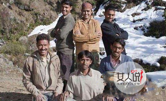 21岁少女拥5个丈夫 少女左拥右抱与5个丈夫享齐人之福