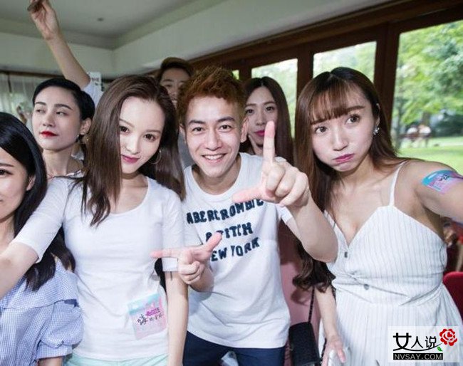 小伙酷似陈冠希 回头率爆表遭女粉丝索要合影捞金无数