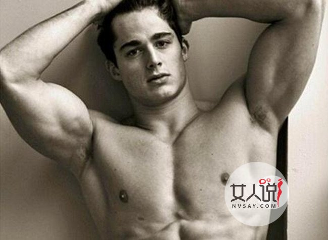 全球最性感老师走红 身材销魂波涛汹涌岂料竟是男儿身