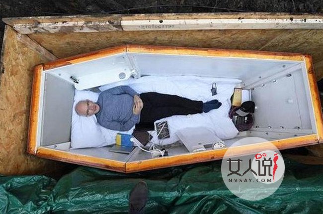 英国一男子棺材内做直播 网友:歪果仁的世界还真是难懂