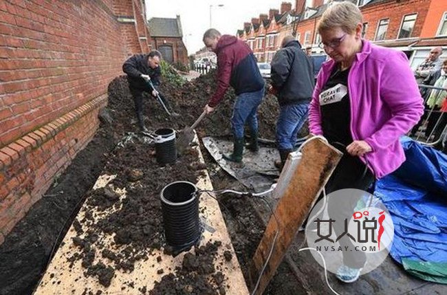 英国一男子棺材内做直播 网友:歪果仁的世界还真是难懂