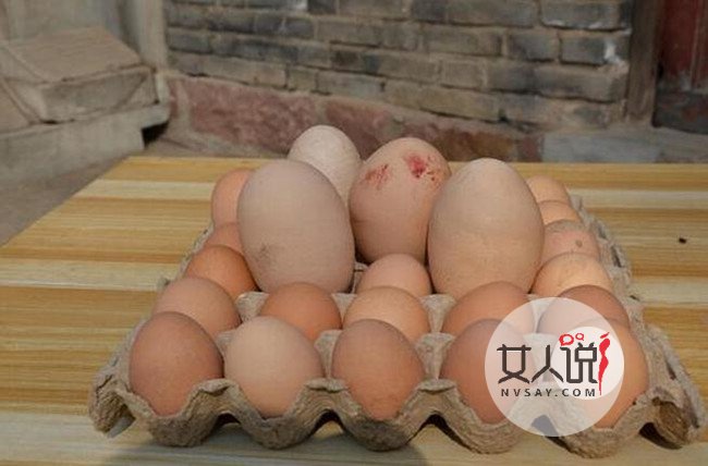 大鸡蛋申请吉尼斯 磕开巨蛋惊现蛋中蛋外加蛋黄令人惊呆