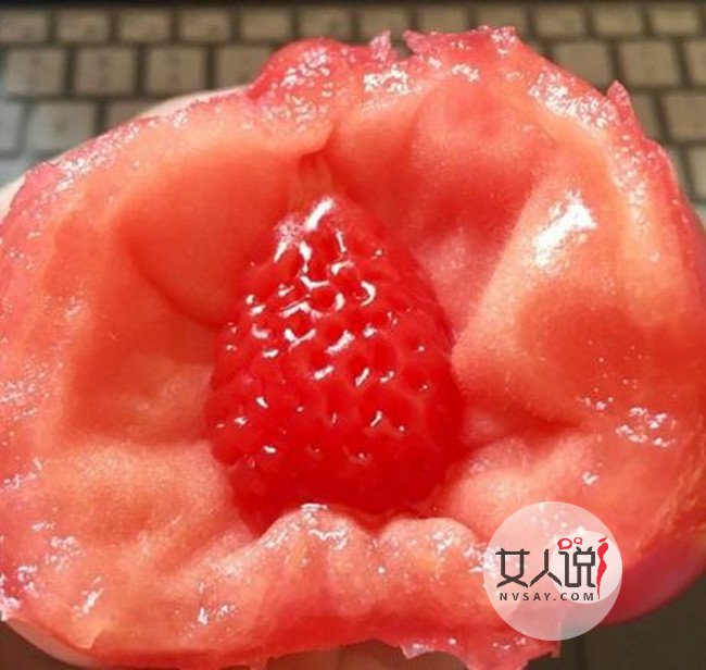 西红柿里吃出草莓极其罕见 网友:你可能吃了个假西红柿