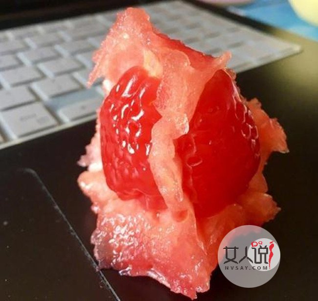 西红柿里吃出草莓极其罕见 网友:你可能吃了个假西红柿