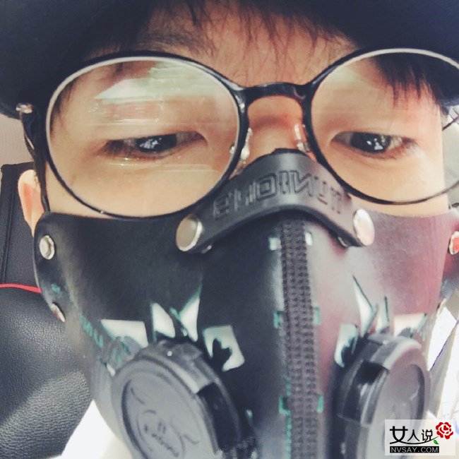 回音哥真面目遭损友曝光 网红歌手面具背后竟似忧郁小王子