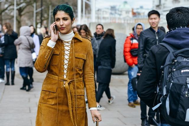 V领算什么 绑带毛衣才时髦