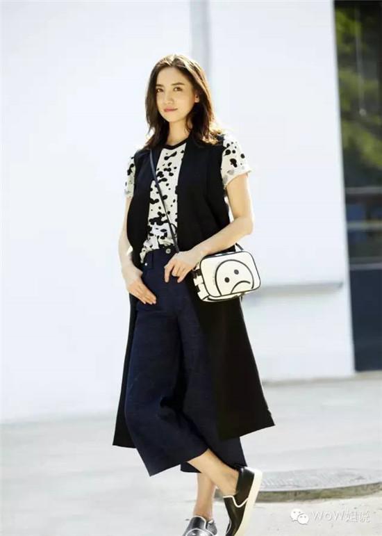 街拍女神宋佳 用短夹克和牛仔裤玩转私服