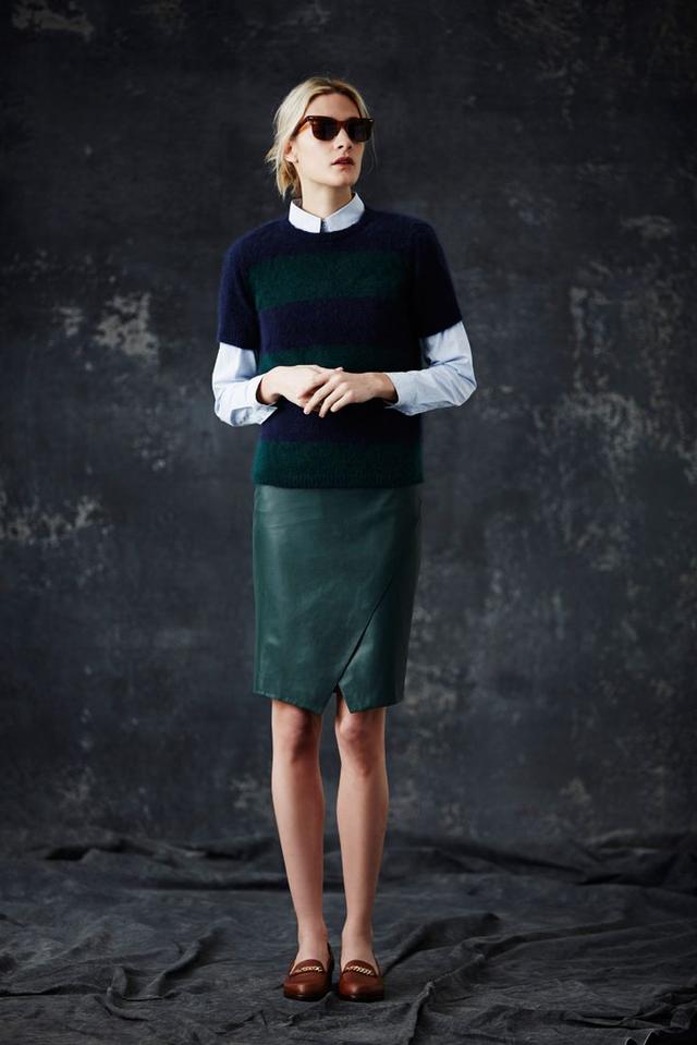 衬衫和套头毛衣叠穿