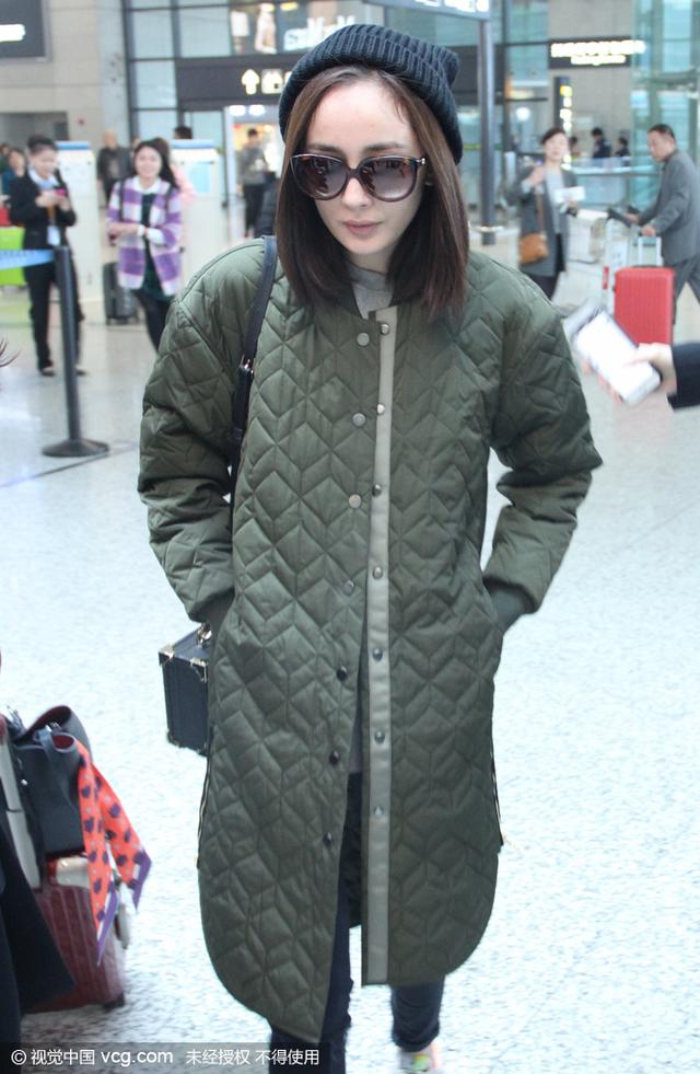 能不能好好的穿一件军绿大衣？