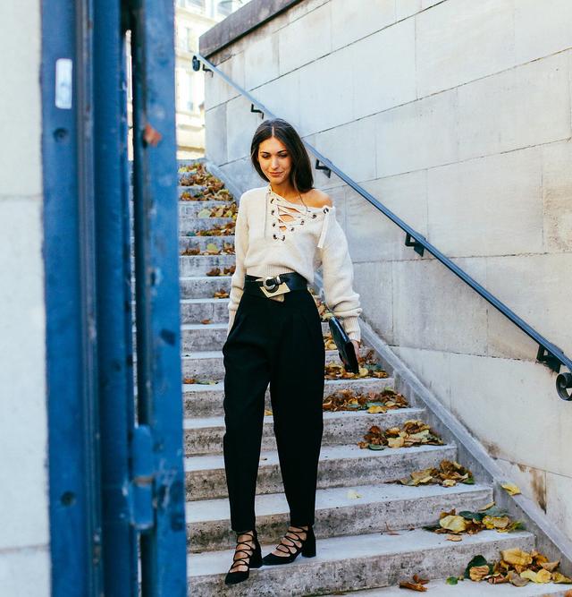 V领算什么 绑带毛衣才时髦