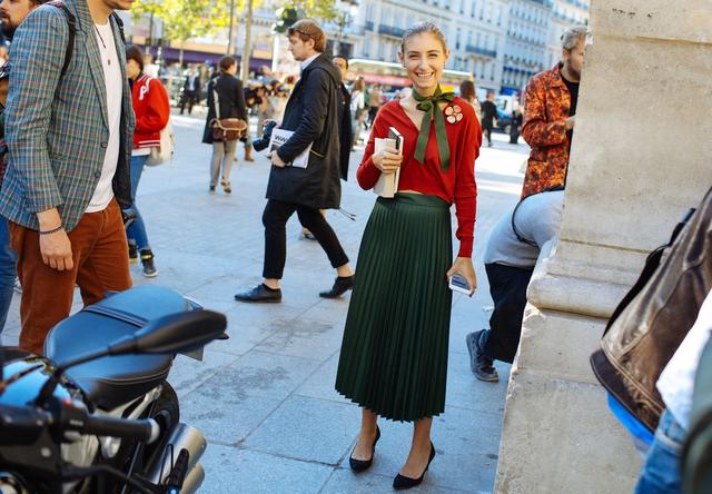 秋天怎么把亮色穿的美？