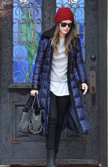 别怕！臃肿羽绒服也能穿出时尚感！