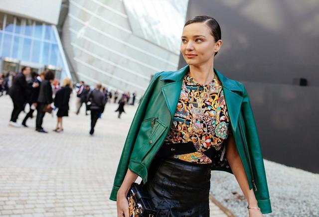 秋天怎么把亮色穿的美？