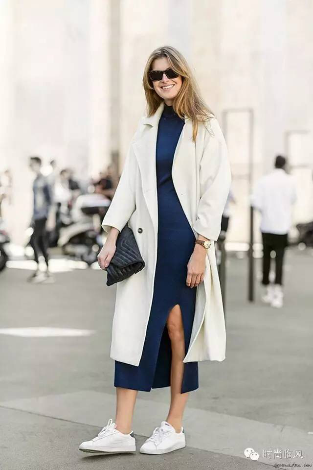 大衣要配高领毛衣