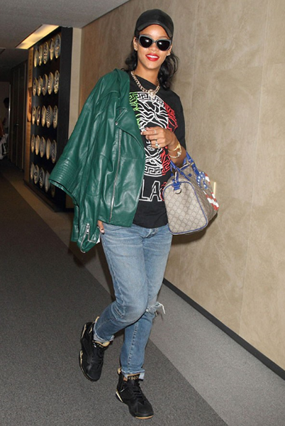 都到机场了 还不凹个造型再走?