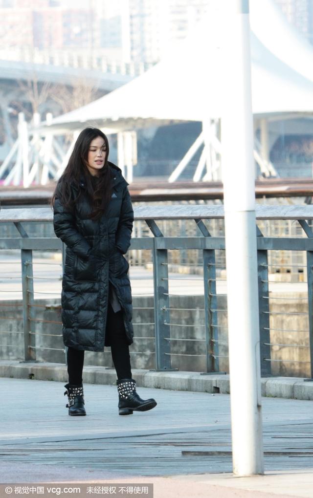 别怕！臃肿羽绒服也能穿出时尚感！