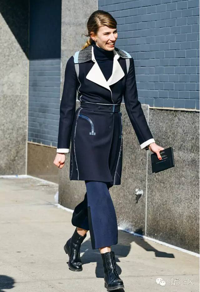 大衣要配高领毛衣