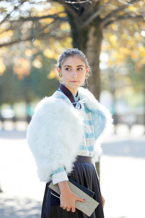 这件涂漆裙配毛衣美翻了