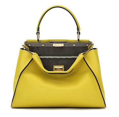 能不能好好的穿一件军绿大衣？