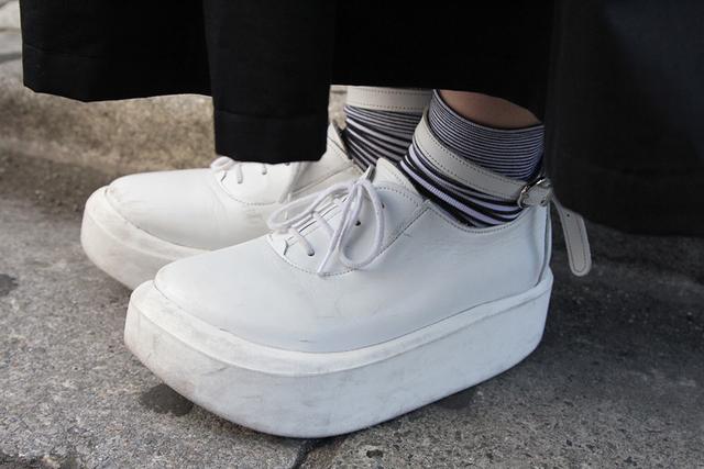 会穿飞行员夹克的女人真的帅呆了