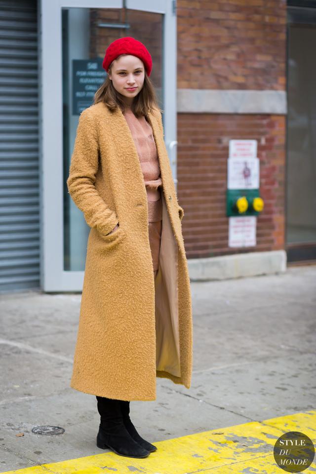 温度风度两不误 只需一件及踝大衣