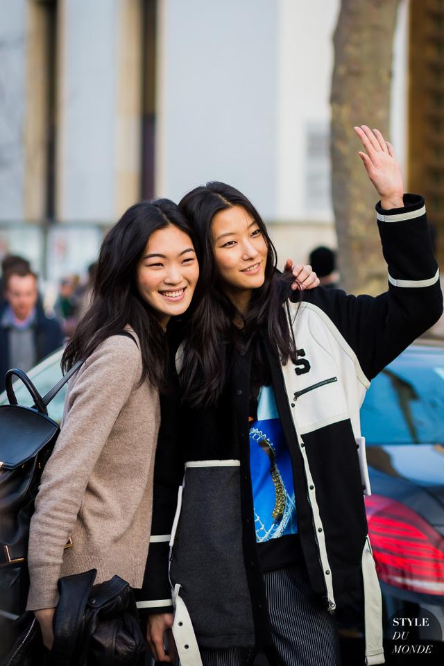 爱穿Leggings的金小妹搭配了飞行员夹克