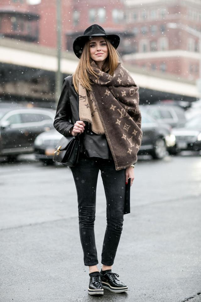 时髦保暖打造黄金比例，一条围巾满足你的N个愿望！