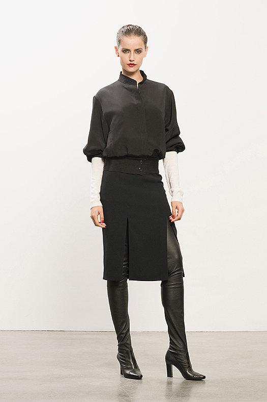 过膝长靴配高开衩裙 明星都在这样搭！