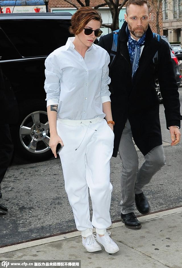 今天穿什么:早秋耍酷新技能 撸起袖子穿衬衫