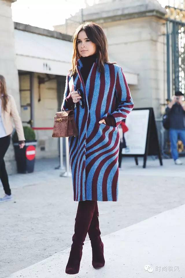 大衣要配高领毛衣