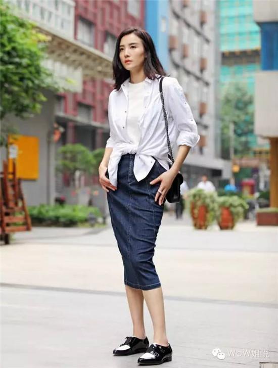 街拍女神宋佳 用短夹克和牛仔裤玩转私服