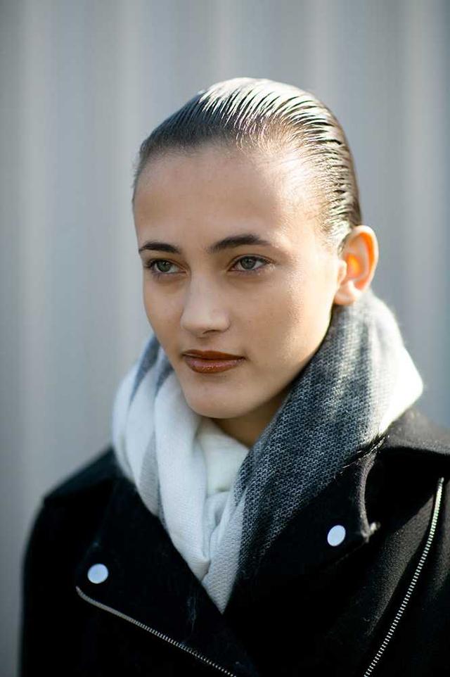 时髦保暖打造黄金比例，一条围巾满足你的N个愿望！